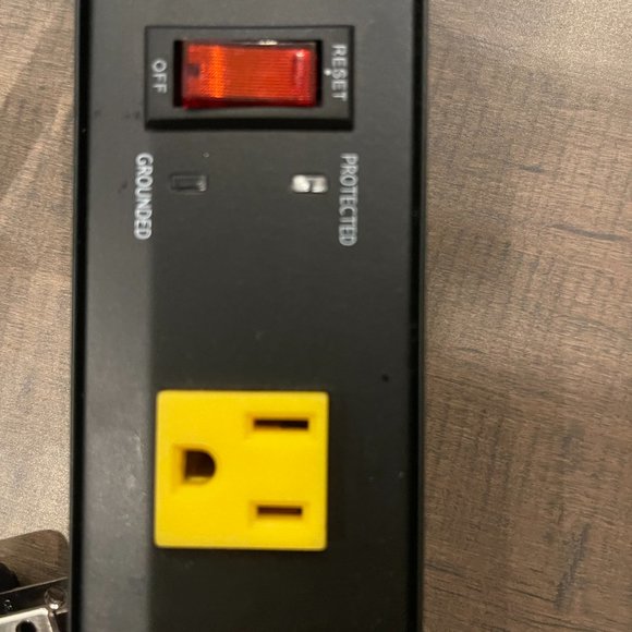 Utilitech UTPB2135 Relocatable Power Tab 6 Outlet 1150 Surge Protector - Picture 2 of 4